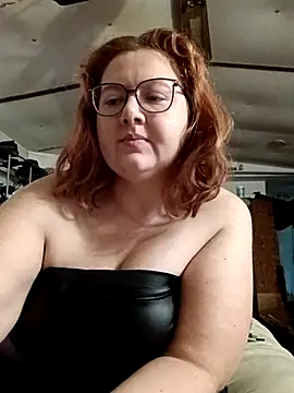XEmoxkittyx online show from February 2026 05:47:02 PM