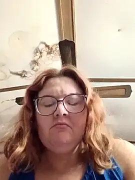 XEmoxkittyx online show from February 2026 07:00:02 PM