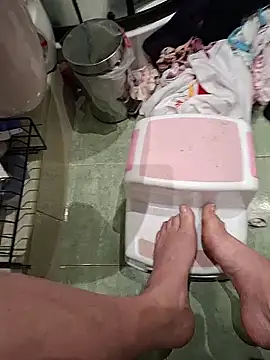 Snapshot of RimMasterAndYourJuice chatting on October 2025 07:40:01 PM RimMasterAndYourJuice online show from October 2025 07:40:01 PM