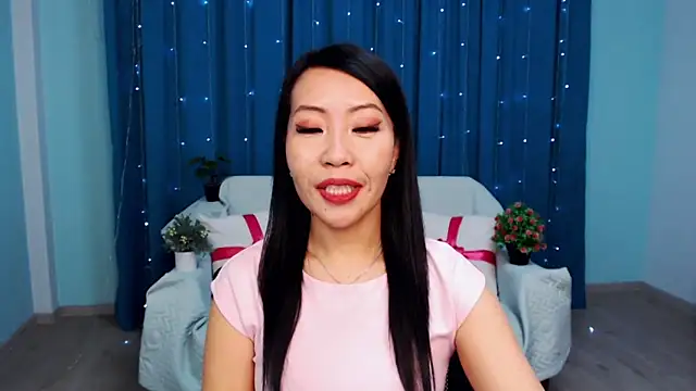 LiaPak online show from November 2025 01:05:02 AM