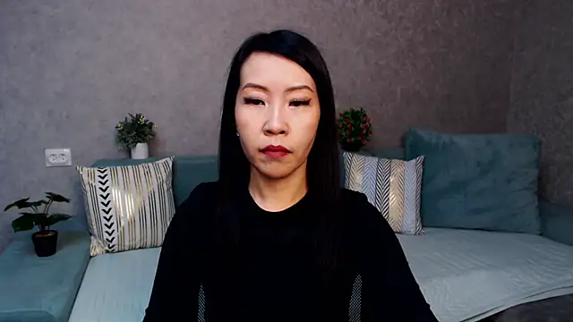 LiaPak online show from November 2025 01:04:01 AM