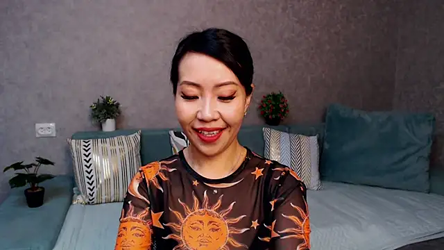 LiaPak online show from November 2025 01:04:02 AM