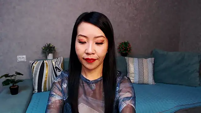 LiaPak online show from November 2025 01:04:02 AM