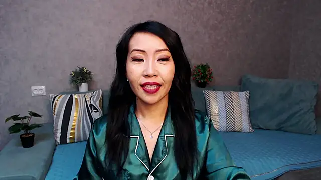 LiaPak online show from November 2025 02:54:02 AM