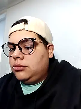 Snapshot of Hailey_Curvy chatting on November 2025 08:22:02 PM Hailey Curvy online show from November 2025 08:22:02 PM