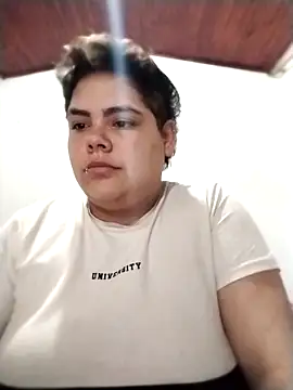 Snapshot of Hailey_Curvy chatting on November 2025 10:43:02 PM Hailey Curvy online show from November 2025 10:43:02 PM