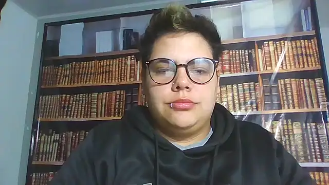 Snapshot of Hailey_Curvy chatting on November 2025 11:10:02 AM Hailey Curvy online show from November 2025 11:10:02 AM