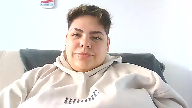 Snapshot of Hailey_Curvy chatting on December 2025 05:43:02 PM Hailey Curvy online show from December 2025 05:43:02 PM