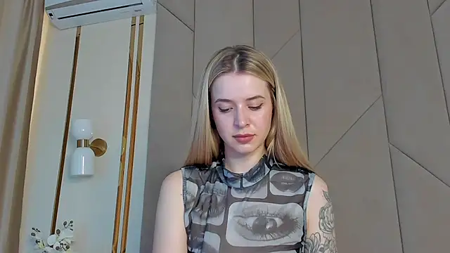 Snapshot of Touch_me chatting on September 2025 02:40:01 PM Touch me online show from September 2025 02:40:01 PM