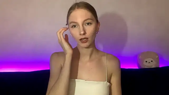 BrightAnnie online show from September 2025 05:02:02 PM