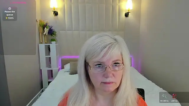 Snapshot of Hella_Fabel chatting on June 2026 01:05:01 AM Hella Fabel online show from June 2026 01:05:01 AM