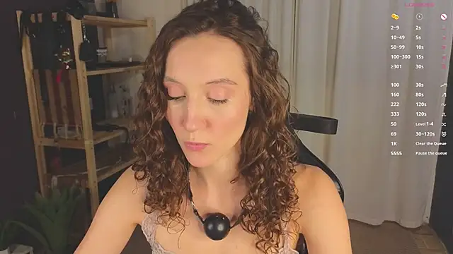 laracroftmansion online show from October 2025 07:10:02 PM