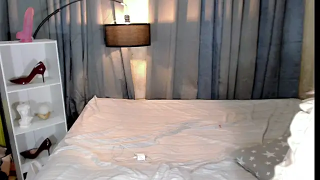 Alison mooreX online show from December 2025 02:58:02 PM