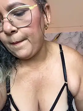 Snapshot of Lucy_Milf_474 chatting on April 2026 12:18:02 PM Lucy Milf 474 online show from April 2026 12:18:02 PM
