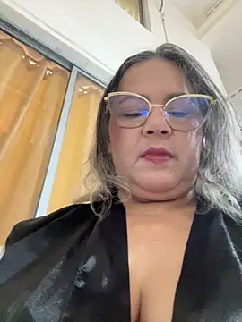 Snapshot of Lucy_Milf_474 chatting on May 2026 11:51:02 AM Lucy Milf 474 online show from May 2026 11:51:02 AM