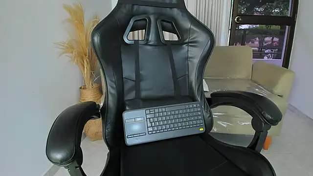 chloegils  online show from October 2025 12:51:01 PM