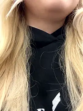 Sky Cutie online show from November 2025 04:37:01 AM