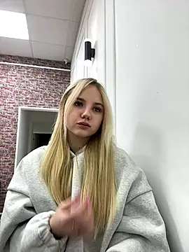 Sky Cutie online show from November 2025 03:23:02 AM