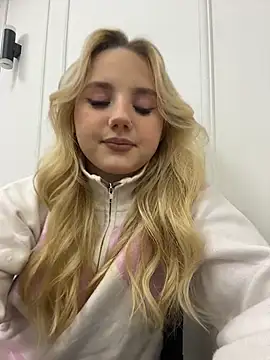 Sky Cutie online show from November 2025 04:48:02 AM