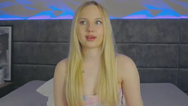 Snapshot of Sky_Cutie chatting on June 2026 06:52:02 AM Sky Cutie online show from June 2026 06:52:02 AM