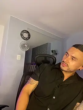 Snapshot of ALEXXX_KING chatting on September 2025 08:20:02 PM ALEXXX KING online show from September 2025 08:20:02 PM