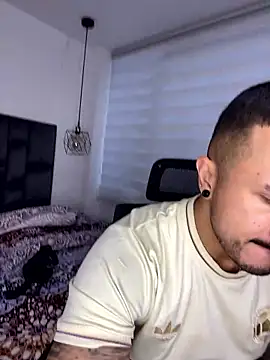 Snapshot of ALEXXX_KING chatting on January 2026 12:32:02 PM ALEXXX KING online show from January 2026 12:32:02 PM