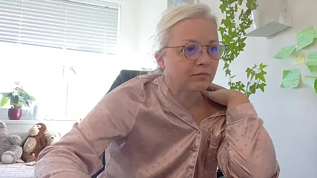 Linsy Kim online show from March 2026 10:12:02 AM