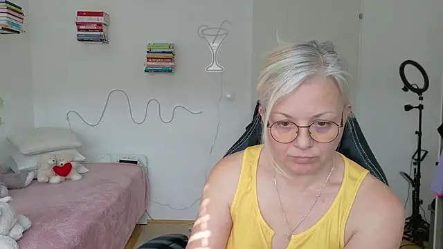 Linsy Kim online show from March 2026 12:27:01 PM