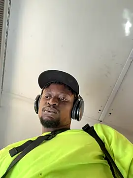 Snapshot of Vikehim chatting on November 2025 07:02:02 PM Vikehim online show from November 2025 07:02:02 PM