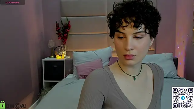 Adeline Perle online show from December 2025 01:14:02 AM