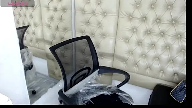 JessicaHott01 online show from March 2026 07:10:01 PM