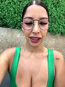 Snapshot of luvely chatting on December 2025 09:00:01 PM luvely online show from December 2025 09:00:01 PM