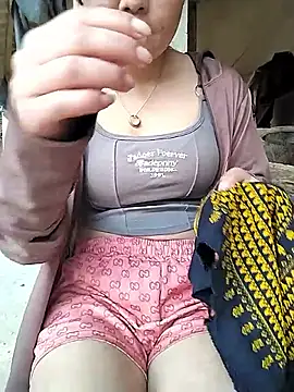 Snapshot of lylylove chatting on April 2026 12:54:02 AM lylylove online show from April 2026 12:54:02 AM