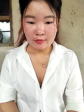 Snapshot of lylylove chatting on May 2026 04:07:02 AM lylylove online show from May 2026 04:07:02 AM
