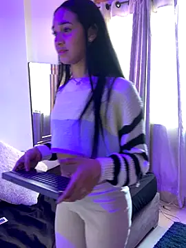 Snapshot of Kylie_Patrick chatting on October 2025 09:53:01 PM Kylie Patrick online show from October 2025 09:53:01 PM