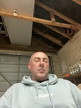 Richmcgee online show from April 2026 07:22:01 PM