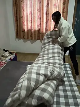 xiiuuff18 online show from November 2025 11:25:02 PM