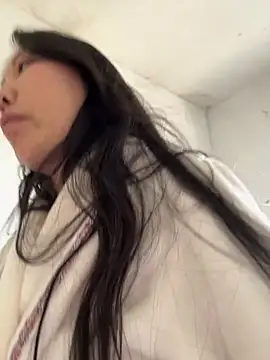 xiiuuff18 online show from November 2025 01:38:01 AM