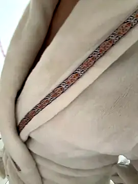 xiiuuff18 online show from December 2025 01:13:01 AM