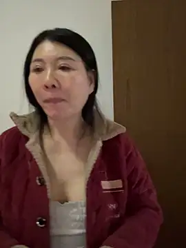 xiiuuff18 online show from February 2026 12:15:01 AM