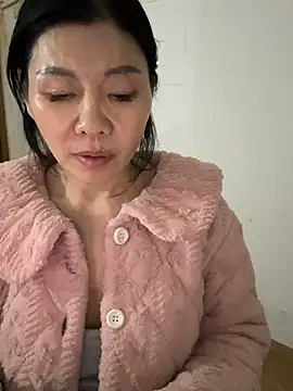 xiiuuff18 online show from February 2026 12:01:02 PM