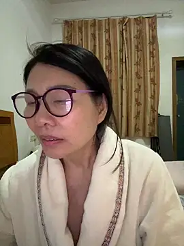 Snapshot of xiiuuff18 chatting on April 2026 11:12:01 AM xiiuuff18 online show from April 2026 11:12:01 AM