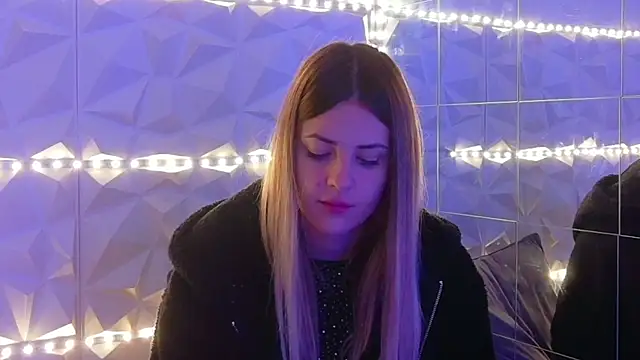 Aishha  online show from December 2025 06:08:02 AM