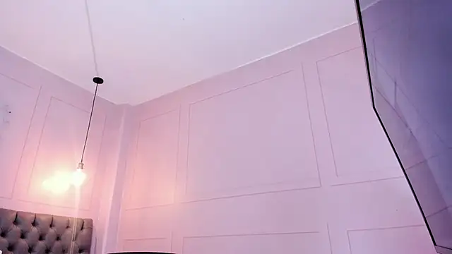 Briana 24 online show from October 2025 12:05:01 PM