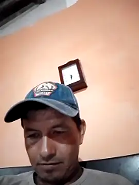 colombiano198720 online show from December 2025 11:39:02 AM