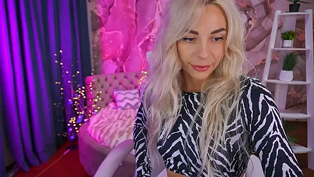 BellaRayyy online show from November 2025 01:57:02 PM