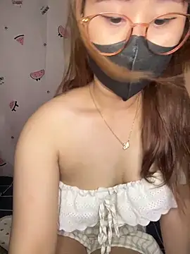 Snapshot of Chezzy18 chatting on November 2025 03:18:02 PM Chezzy18 online show from November 2025 03:18:02 PM