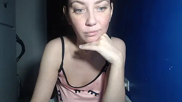 Snapshot of petite_danielle chatting on July 2026 07:27:02 PM petite danielle online show from July 2026 07:27:02 PM