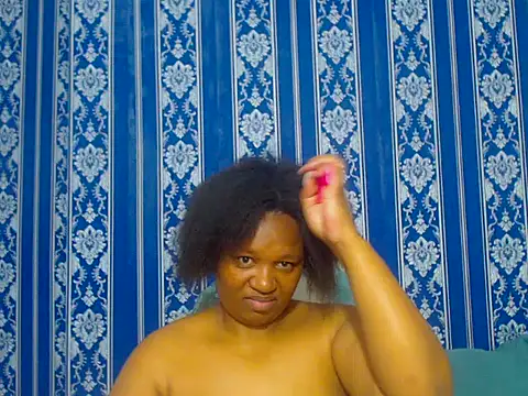 JUICEYLIPS333 online show from November 2025 05:47:01 PM