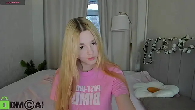 Sylvia Ortiz online show from November 2025 10:03:01 AM